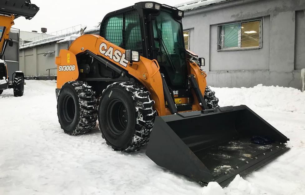 Мини-погрузчик колёсный CASE SV300B фото 1