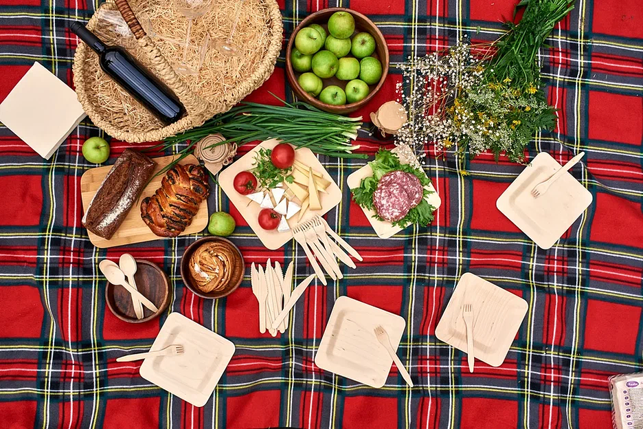 Набор одноразовой посуды (3 предмета+салфетка) в бумажном крафт флоупаке фото 1