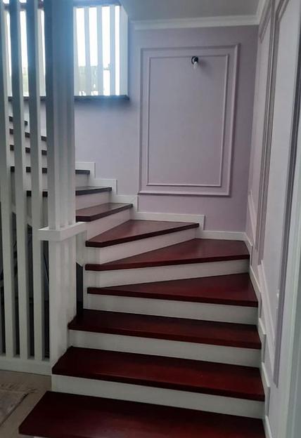 Лестница поворотная с реечным ограждением под заказ фото 3