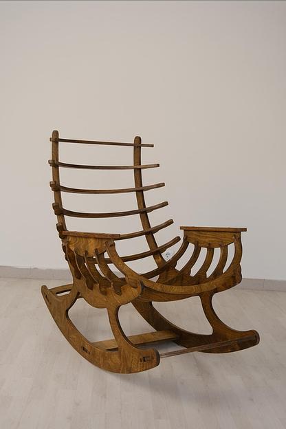 Кресло-качалка из дерева фото 5