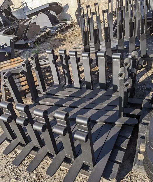 Вилы на мини погрузчик и экскаватор-погрузчик фото 2