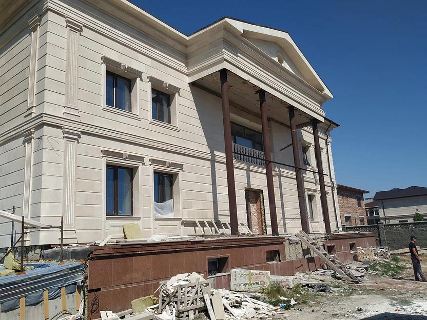 Изготовление и монтаж карнизов, молдингов, обрамлений из травертина фото 5