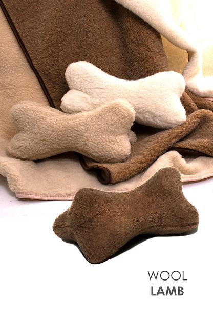 Подушка Woollamb меховая «Косточка» шоколад, опт фото 1