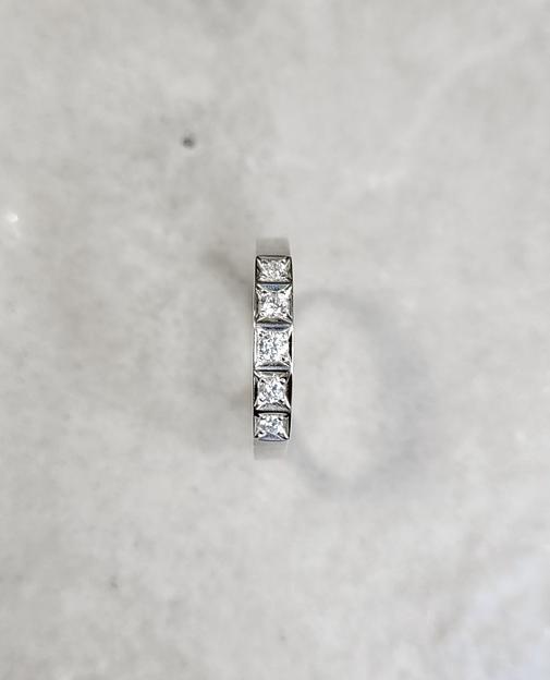 Серебряное кольцо с крупными фианитами 925 фото 2