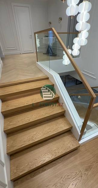 Лестница П-образная на металлическом каркасе под заказ фото 5