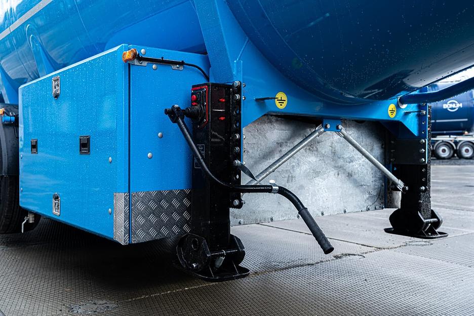 Бензовоз 32 м³ четырёхосный 914211 фото 7