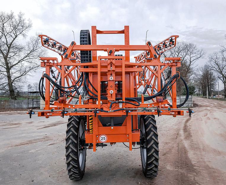 Опрыскиватель полевой прицепной Зубр серии «Grand Master» 3000 фото 3