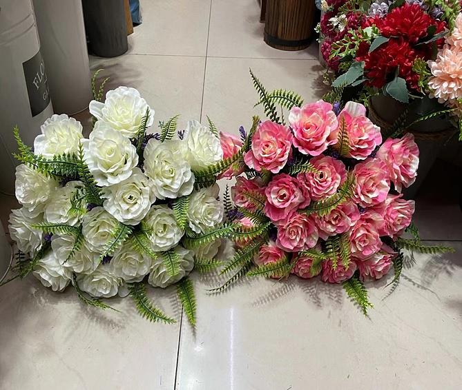 Искусственные цветы Букет роз с зеленью, 18 голов, 34 см, атлас, опт фото 1