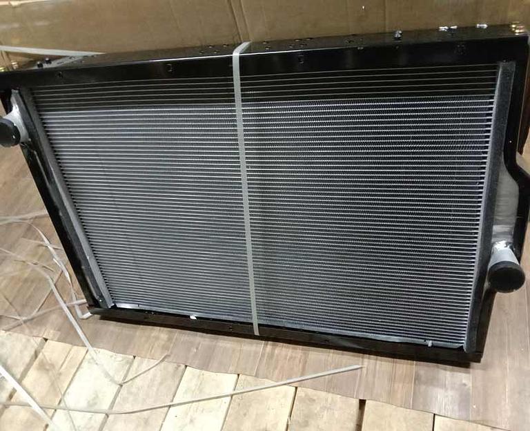 Радиатор системы охлаждения 310/340/375л.с. DONGFENG 1301ZB6-001 фото 1