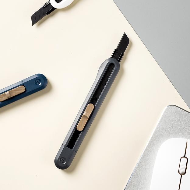 Нож канцелярский Deli ENS063-GR Nusign шир.лез.9мм фиксатор сталь серый фото 5