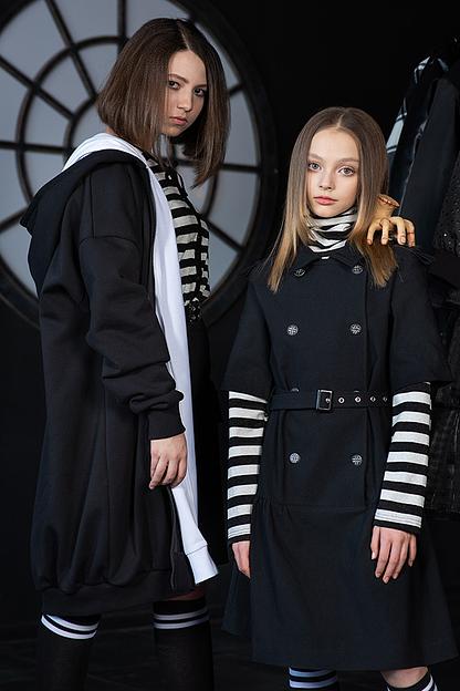 Чёрный удлиненный худи и белый удлинённый жилет на молнии для девочки ОПТ фото 5