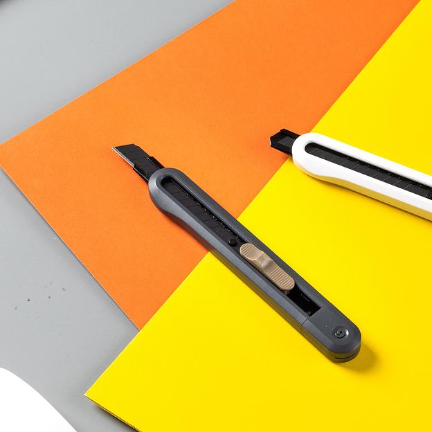 Нож канцелярский Deli ENS063-GR Nusign шир.лез.9мм фиксатор сталь серый фото 6