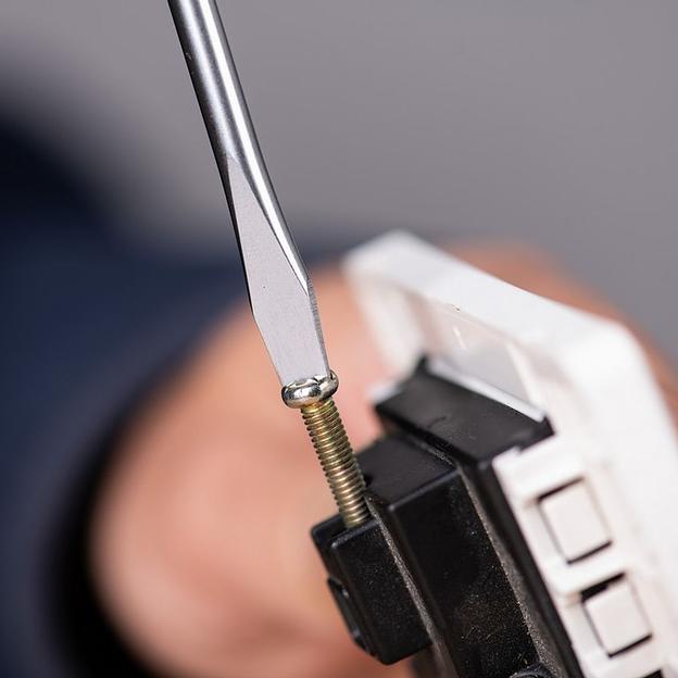 Шлицевая отвертка Deli DL6351501 5х150мм Материал: CR-V. Двухкомпонентная ручка. Хромированная. фото 4