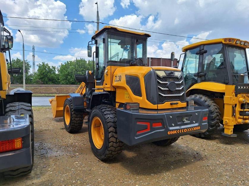 Фронтальный погрузчик YIGONG ZL30 фото 2