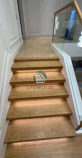 Лестница П-образная на металлическом каркасе под заказ фото 6