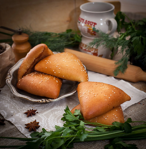 Пирожок «С ветчиной и сыром» 95 г, опт фото 1