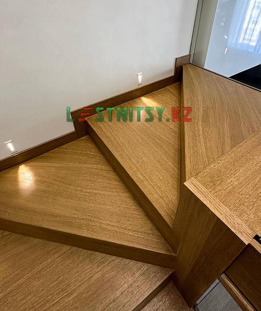 Лестница зеркальная со стеклянным ограждением под заказ фото 5