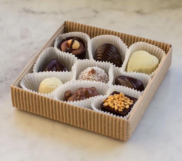 Коробка шоколадных конфет ручной работы Fradе́ «Фирменная» (микрогофрокартон) 126 г фото 2