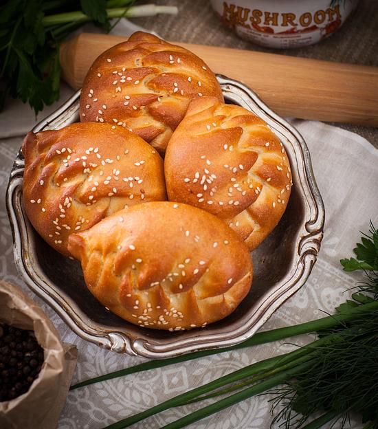 Пирожок «С яйцом и зелёным луком» 95 г, опт фото 1