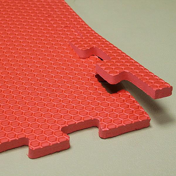 Мягкий пол, коврики-пазлы 100x100 см, толщина 1 см, тиснение СОТЫ, Цвет Красный, Толщина модуля 10 мм. фото 1