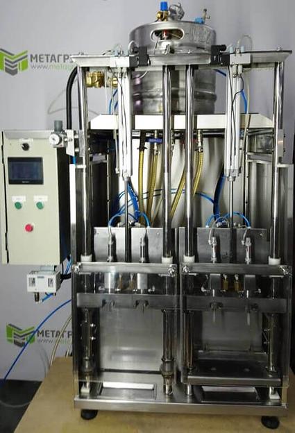 Полуавтомат розлива сильнопенящихся напитков в ПЭТ/Стеклянные бутылки 0,5 – 3,0 л ПР-400И-МГ (изобарический, с опусканием) фото 1