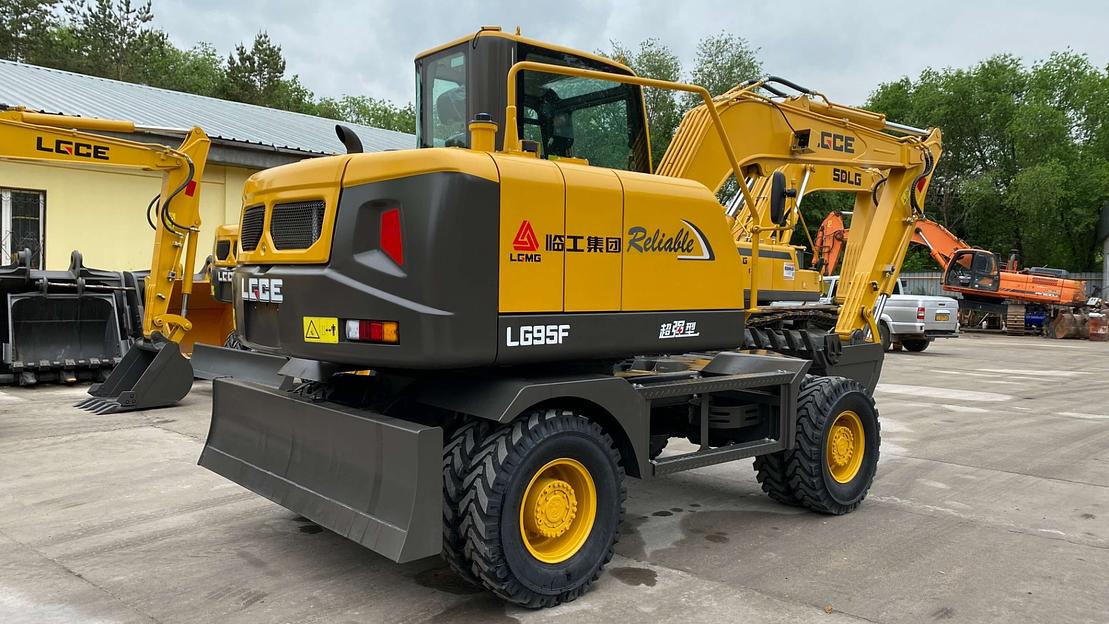 Колесный экскаватор SDLG LG95F фото 4