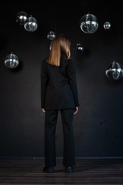 Двубортный чёрный жакет-смокинг с белыми лацканами для девочки ОПТ фото 4