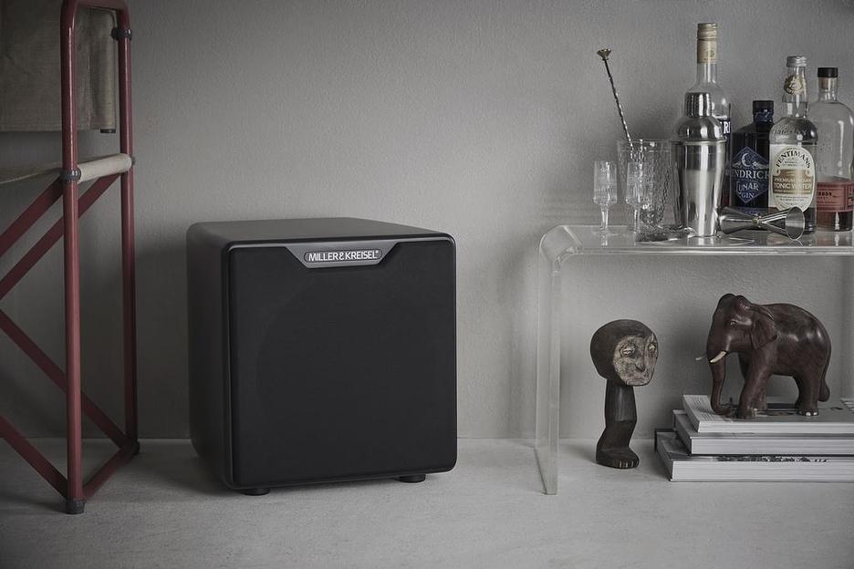 Активный сабвуфер M&K Sound V10+ [Black Satin/Black Cloth] фото 6