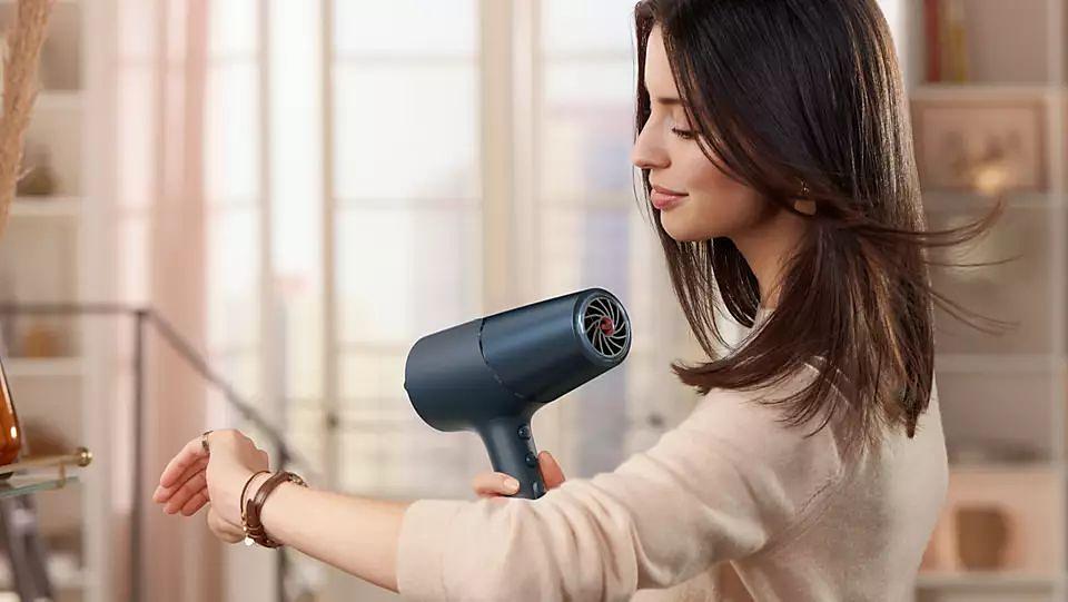 Фен Philips BHD512/00 2300Вт синий фото 4