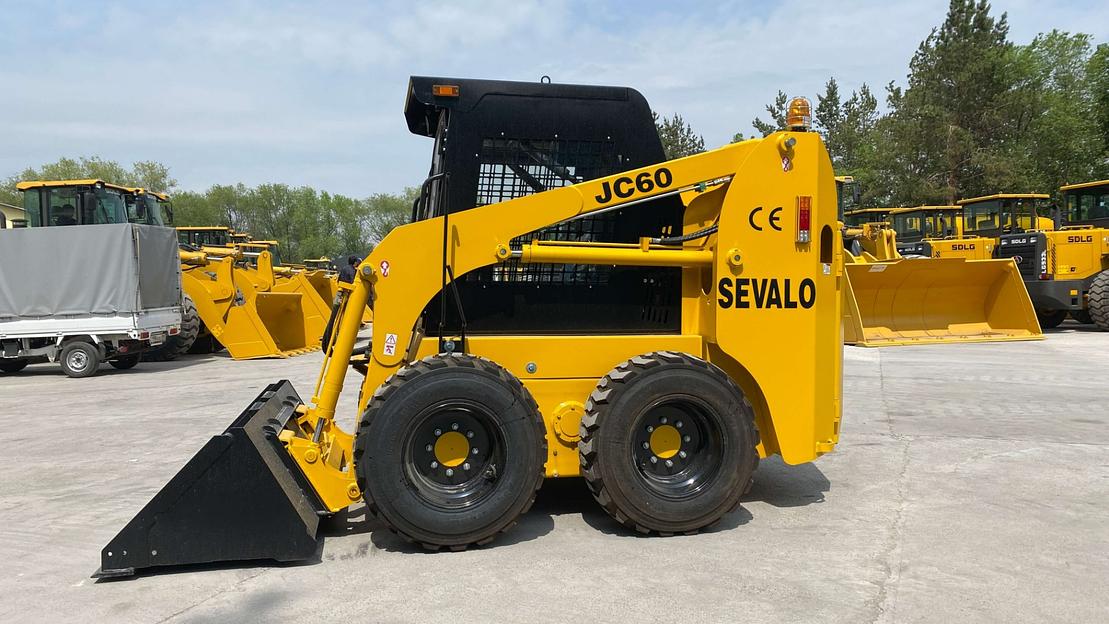 Мини-погрузчик JC60 фото 1