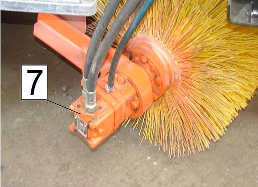 Средняя навесная щетка фото 2