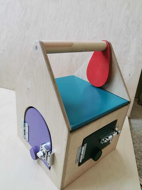 Тактильно-развивающий комплекс «Домик с дверцами и замочками» фото 2