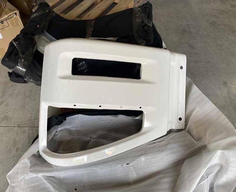 Бампер FAW J6 левая часть белый 2803035-70U фото 1