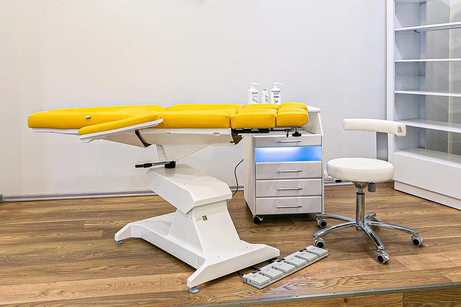 Кресло процедурное «ФП-3» с газлифтами на подножках, педаль управления, 3 электропривода фото 5