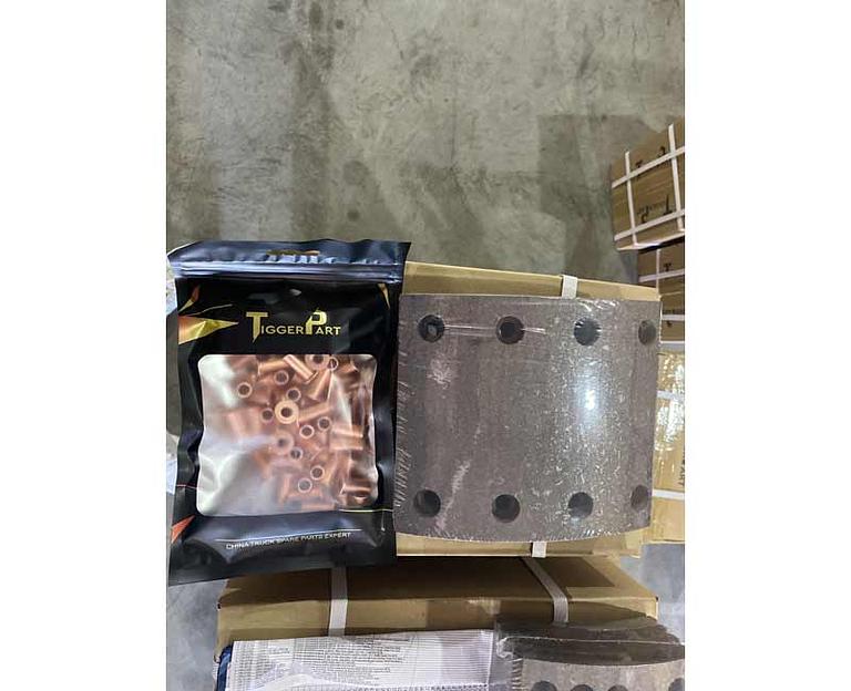 Накладка тормозная передняя длинная ширина 160 HOWO WG9100440029 TiggerPart фото 1