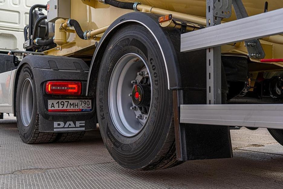 Цементовоз 31 м³ с вынесенной осью 914231 фото 2