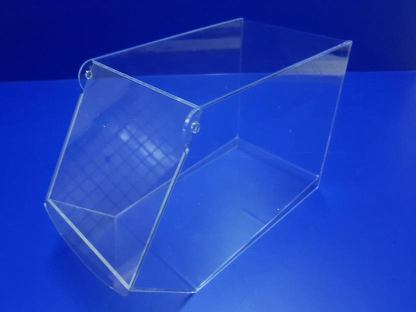 Диспенсер из оргстекла пятиугольный. ш. д. в. 150х300х200мм фото 2