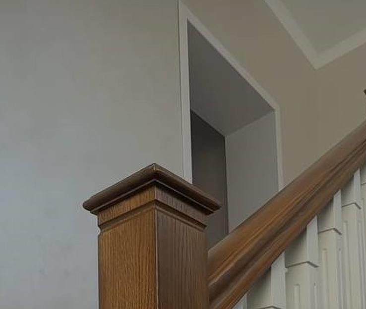 Лестница трехмаршевая с деревянным ограждением под заказ фото 5