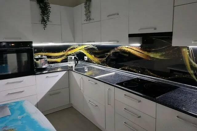 Скинали для кухни. Кухонный фартук из стекла фото 4