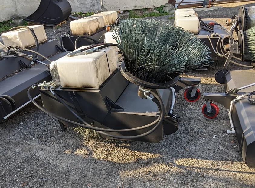 Щетка бункерная на мини погрузчик полный комплект фото 2