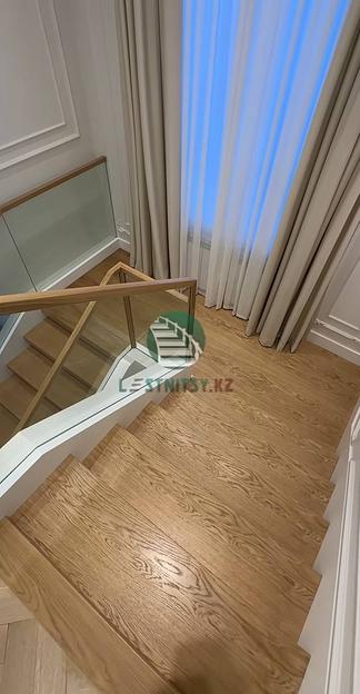 Лестница П-образная на металлическом каркасе под заказ фото 8