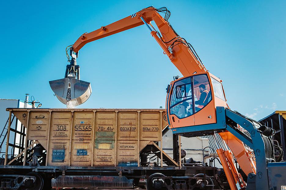 Экскаватор-перегружатель (промышленный перегружатель) на колёсном ходу Е230WН фото 7