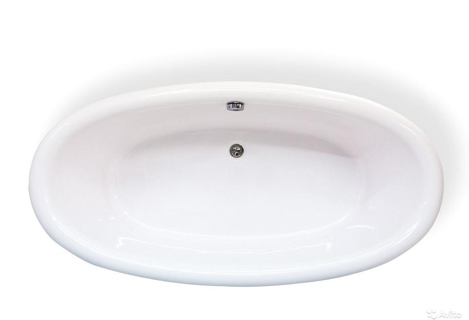 Мраморная ванна Castone «Неона» на подиуме фото 2