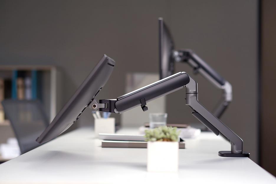 Кронштейн для мониторов Ultramounts UM734BL серый/черный 17"-27" макс.7кг крепление к столешнице поворот и наклон фото 10