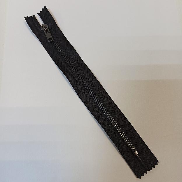 Молния джинсовая №4 тем.ник.зуб.18см Черный фото 1