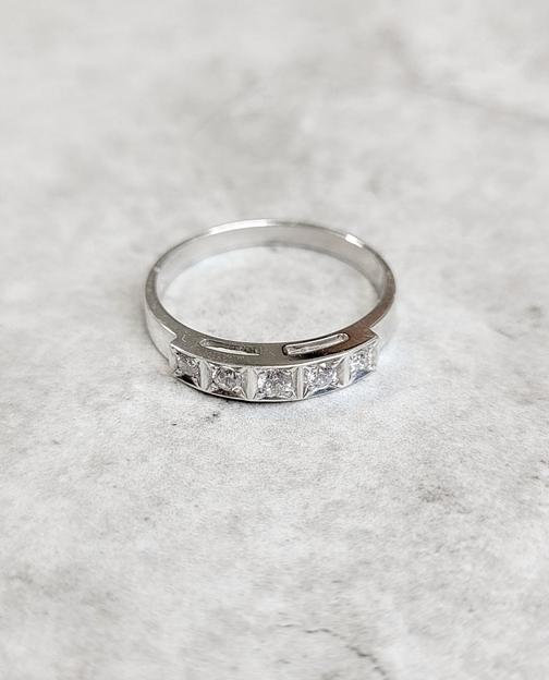 Серебряное кольцо с крупными фианитами 925 фото 4