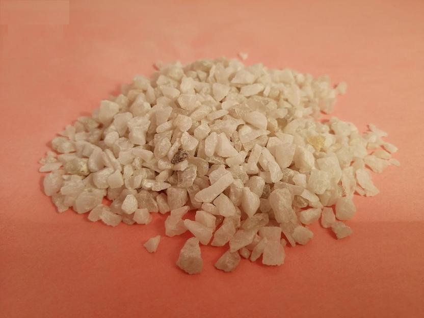 Белый кварцевый щебень 3,0-5,0 мм фото 1