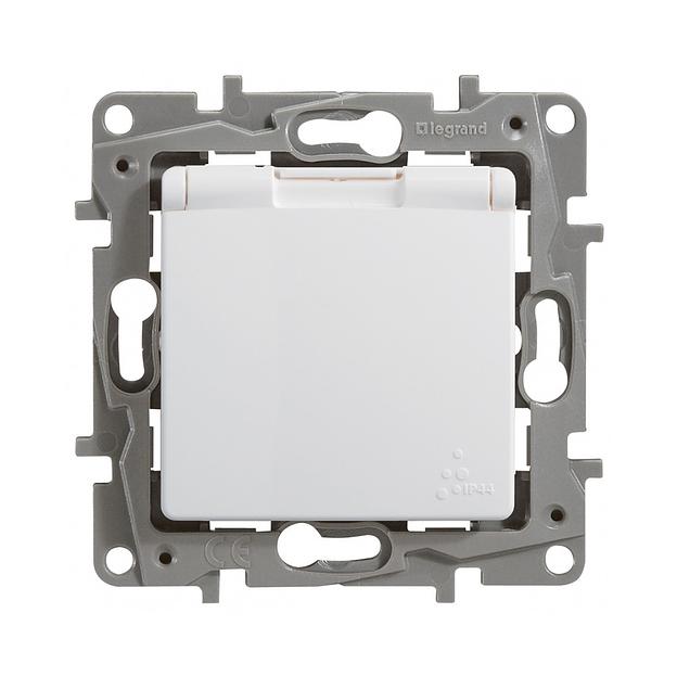 Розетка 2К+З IP 44 с откидной крышкой и шторками автоматические зажимы 16А 250 В Legrand Etika белый 672232 фото 1