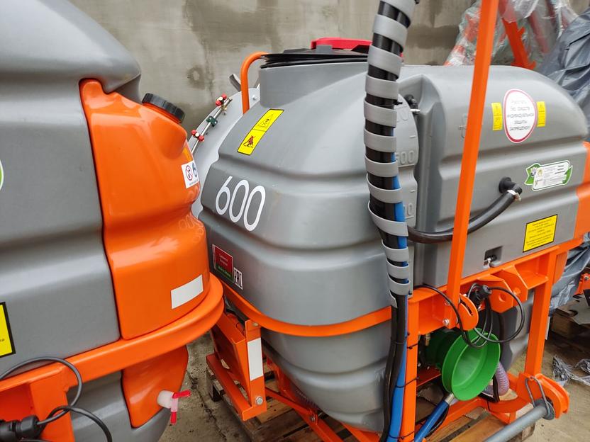 Опрыскиватель навесной садовый «Зубр» НВ. Объем 600 литров, с приставкой «Пирамида» фото 7