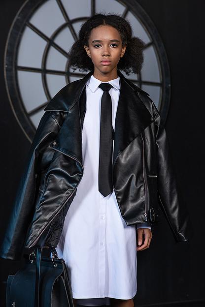 Белое платье-рубашка с галстуком на девочку ОПТ фото 5